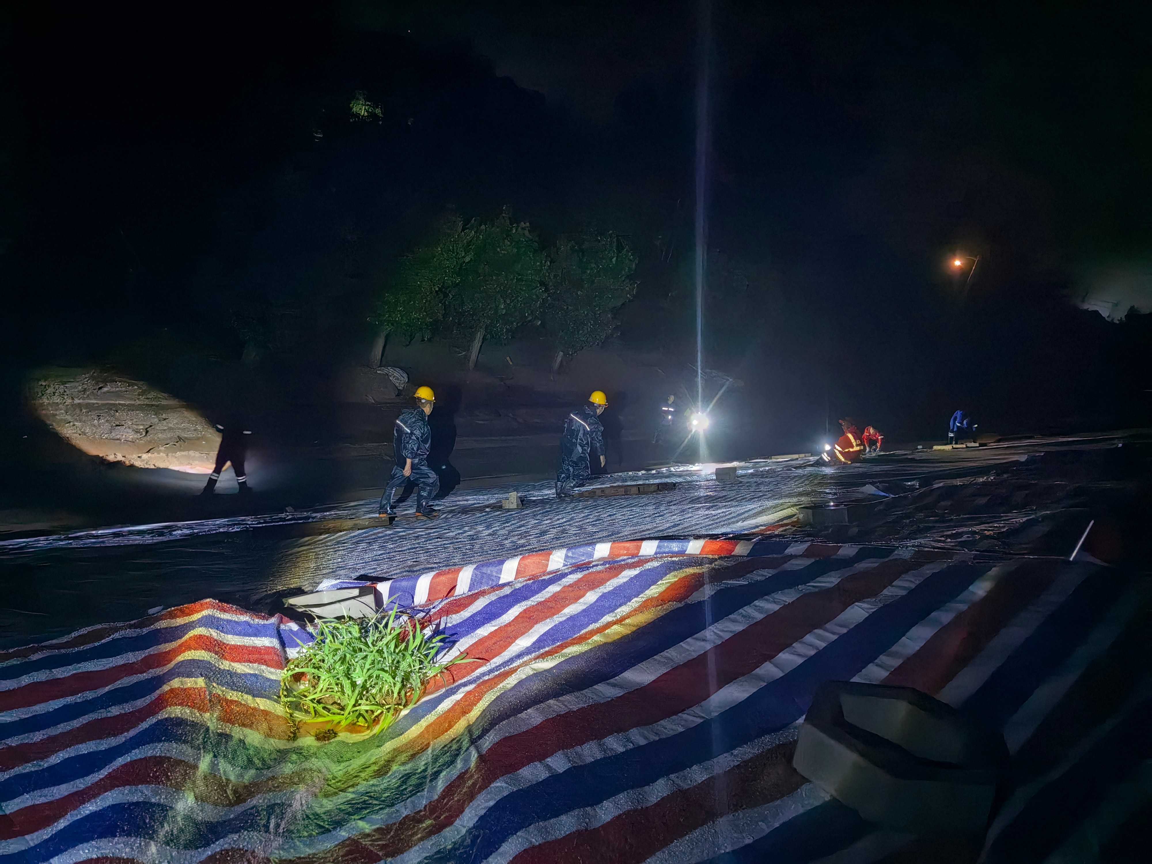 淶涿管理處雨后巡查(1).jpg